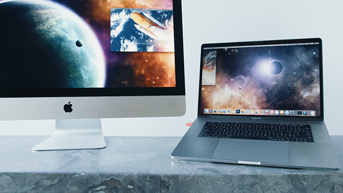 MacBookにLuna Displayを挿して、iMacをセカンドディスプレイにすることも可能です。