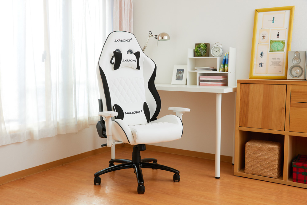 Pinon Gaming Chair (White) の写真