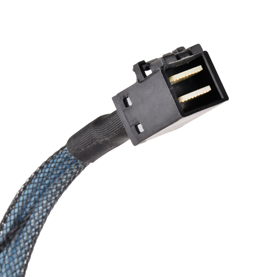 Heavy-duty SFF-8643 connectors ensure stable connections