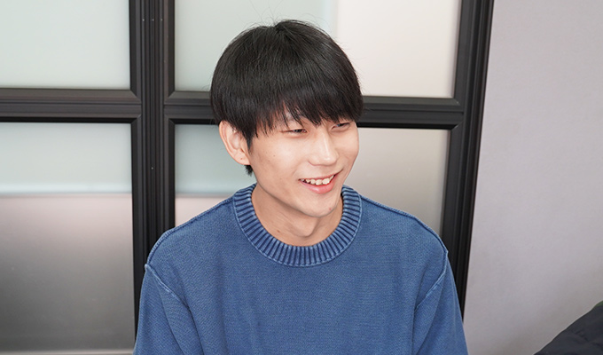 身振り手振りで説明する設樂様。