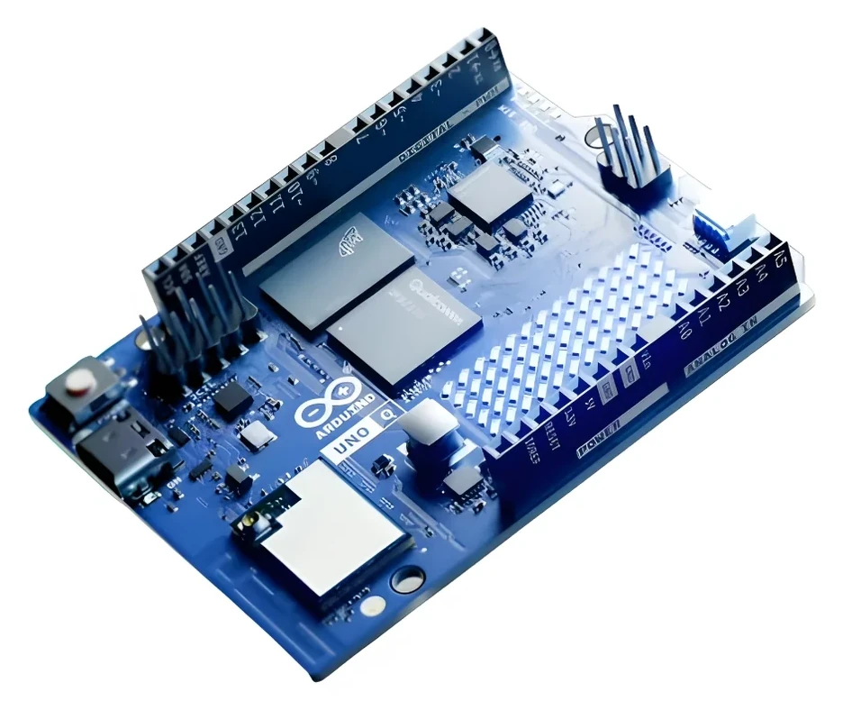 Arduino® UNO™ Qの基板を斜めから見た製品画像