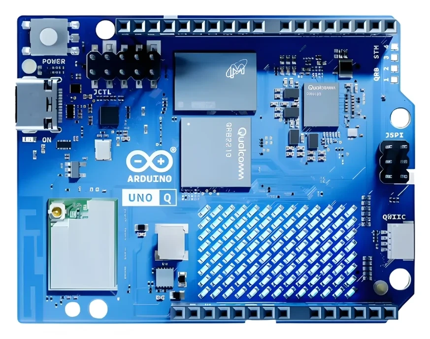 Arduino® UNO™ Qの基板を正面から見た製品画像