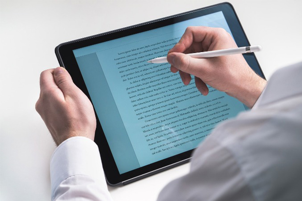 英語のスピーキング リスニング試験でタブレットが大活躍 テックウインド株式会社