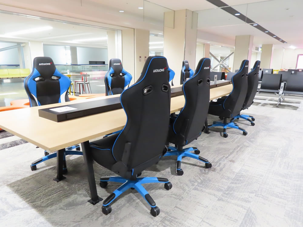 AKRacing ゲーミングチェア 計52脚を 大阪国際空港(伊丹空港) 出発