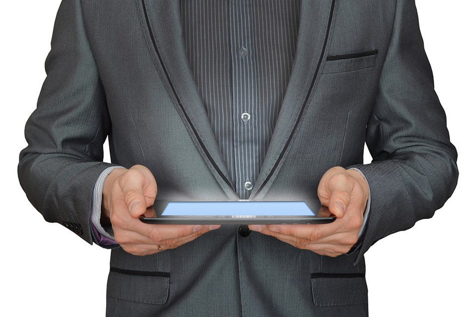 タブレットは営業の最強ツール!その活用法とは?