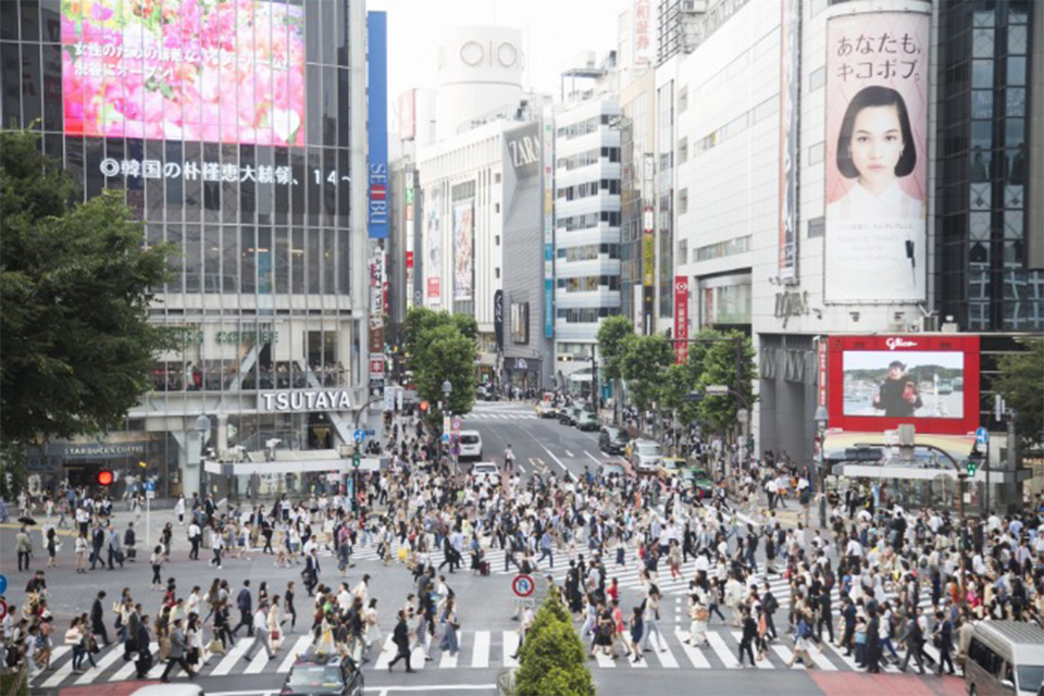 今では身近な「デジタルサイネージ」どんな役割を果たしている?