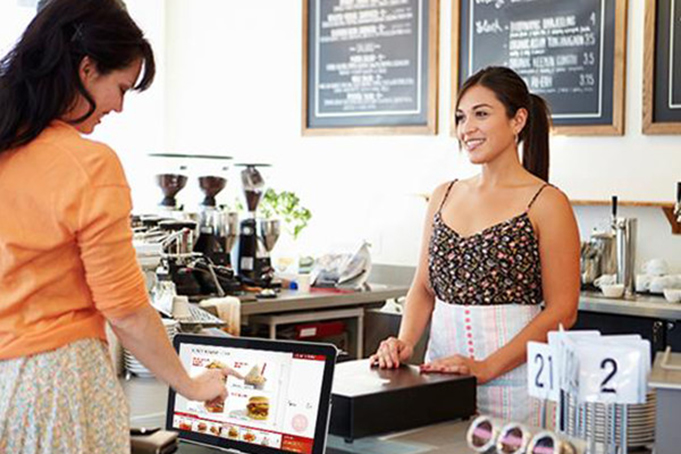 タッチモニターとは？初心者向けおすすめの使い方や活用事例を解説