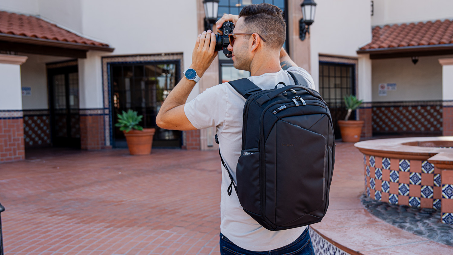 16インチ Transpire Advanced バックパック 使用シーンイメージ